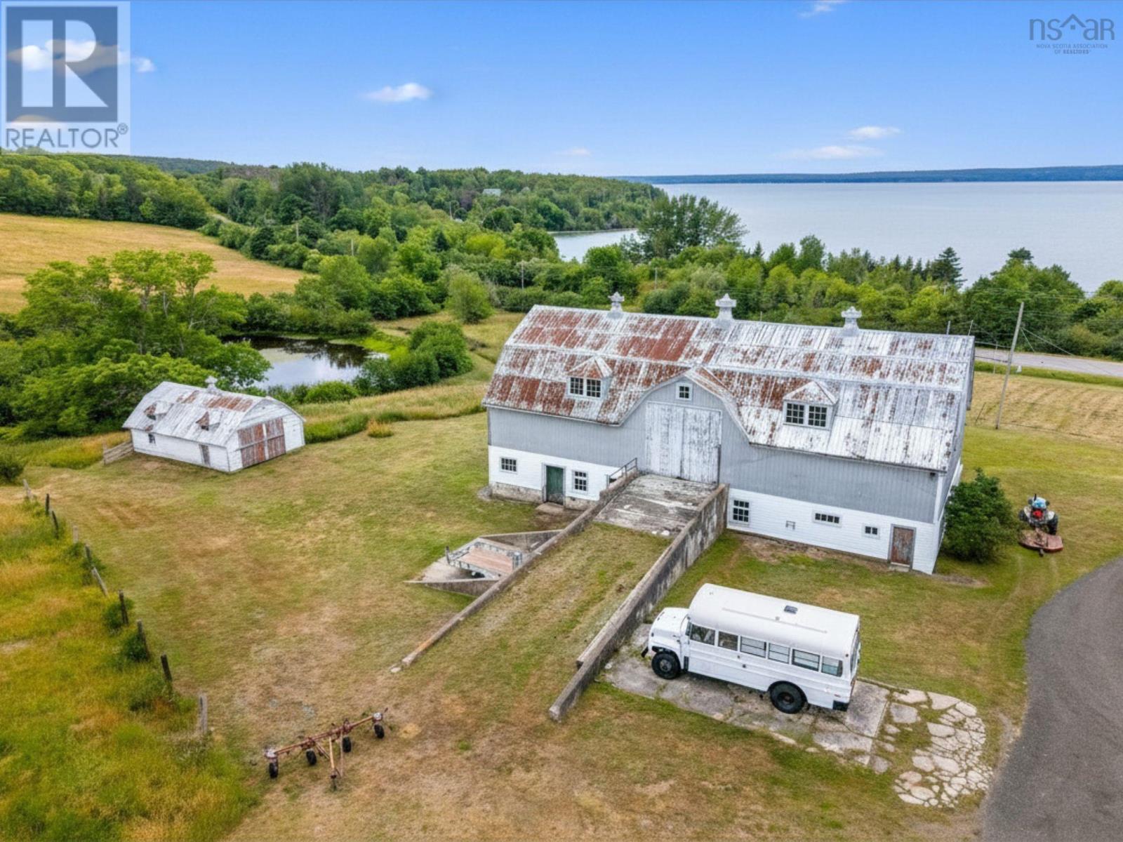 1896 Highway 1 Property Photo 3