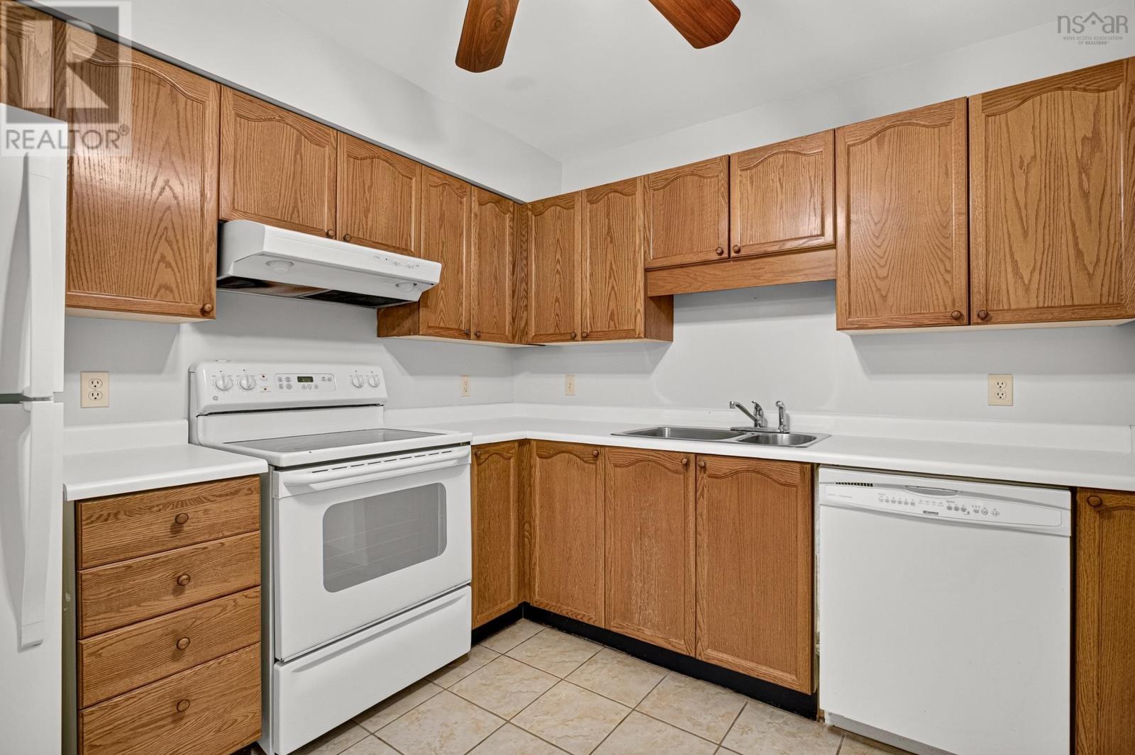 312 83 Kearney Lake Road Property Photo 7