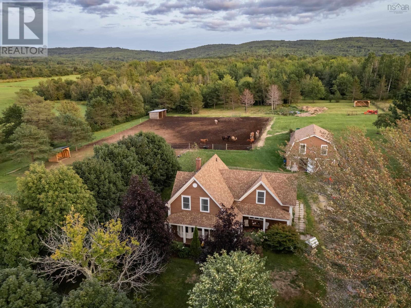 3692 Highway 201 Property Photo 1
