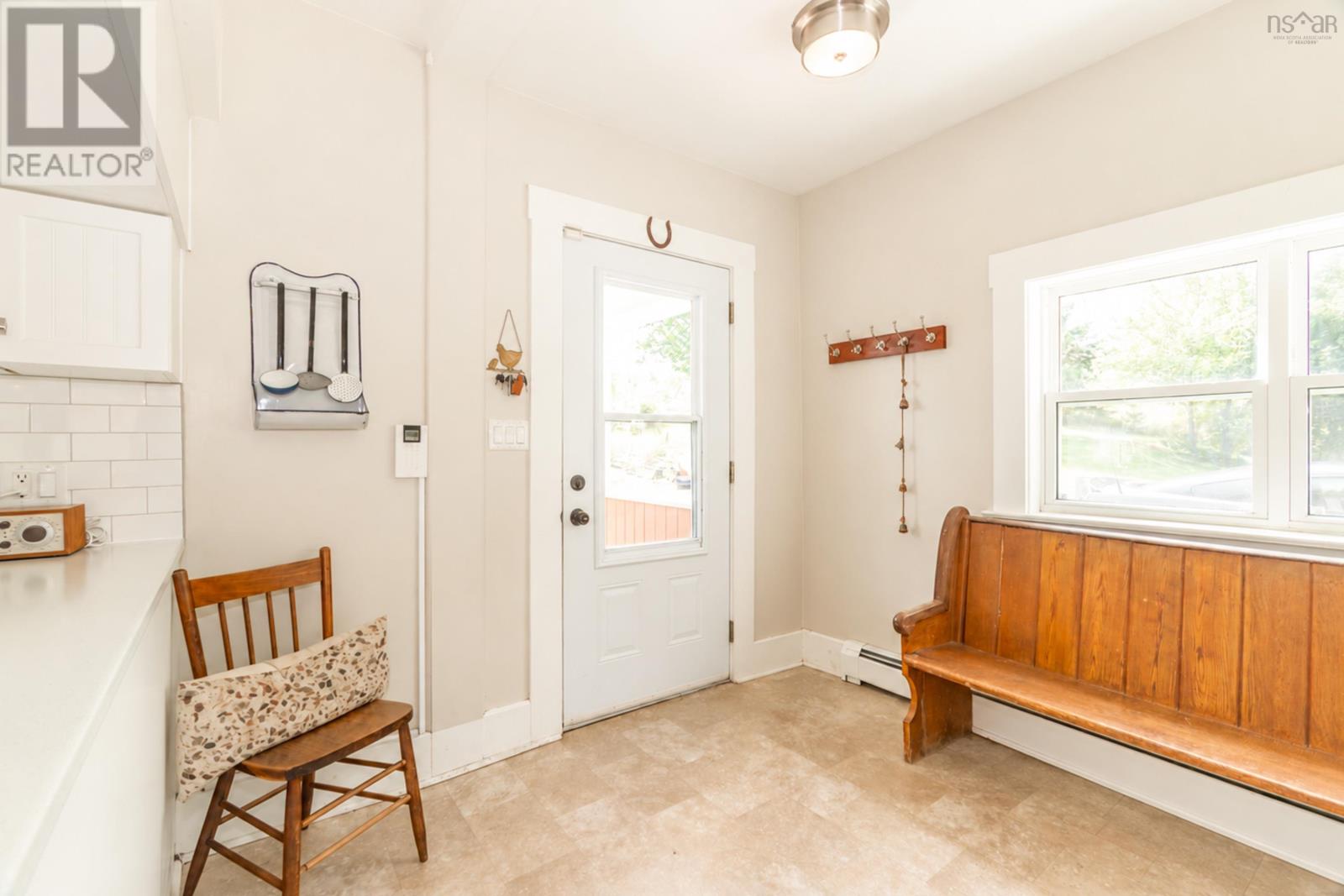 3692 Highway 201 Property Photo 6