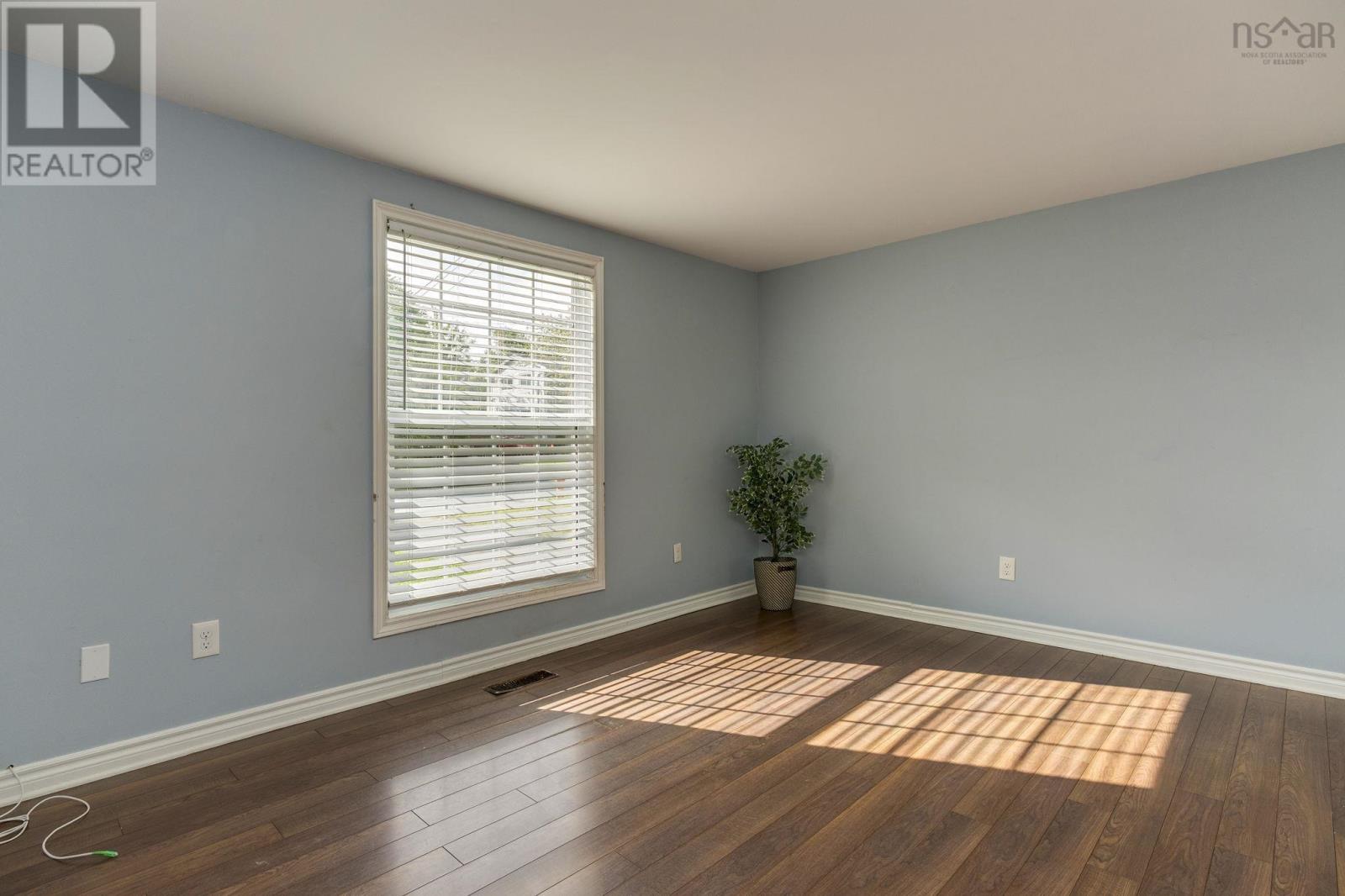 15 Dipper Crescent Property Photo 2