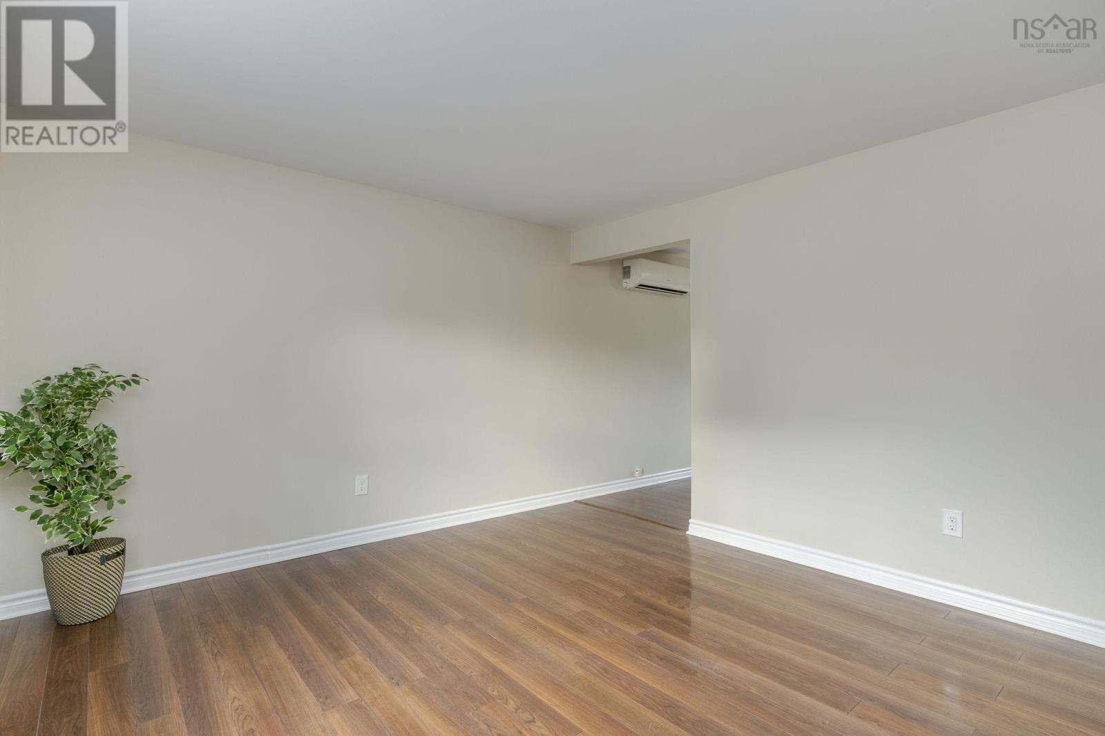 15 Dipper Crescent Property Photo 2