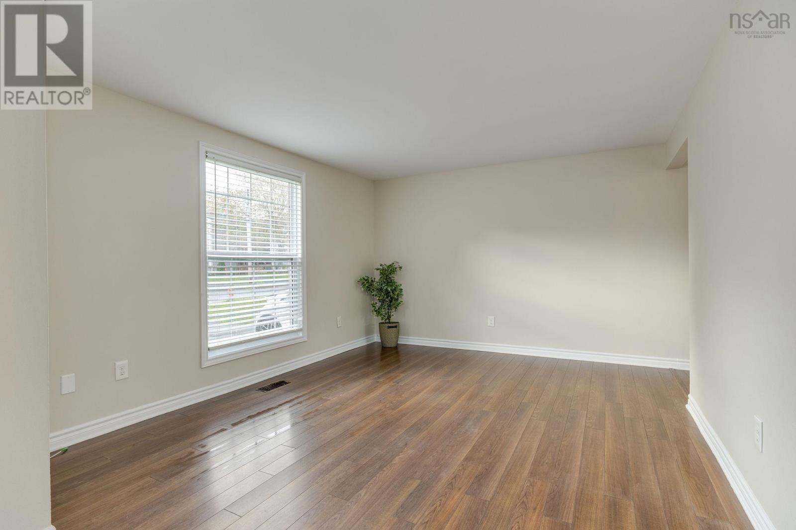 15 Dipper Crescent Property Photo 4