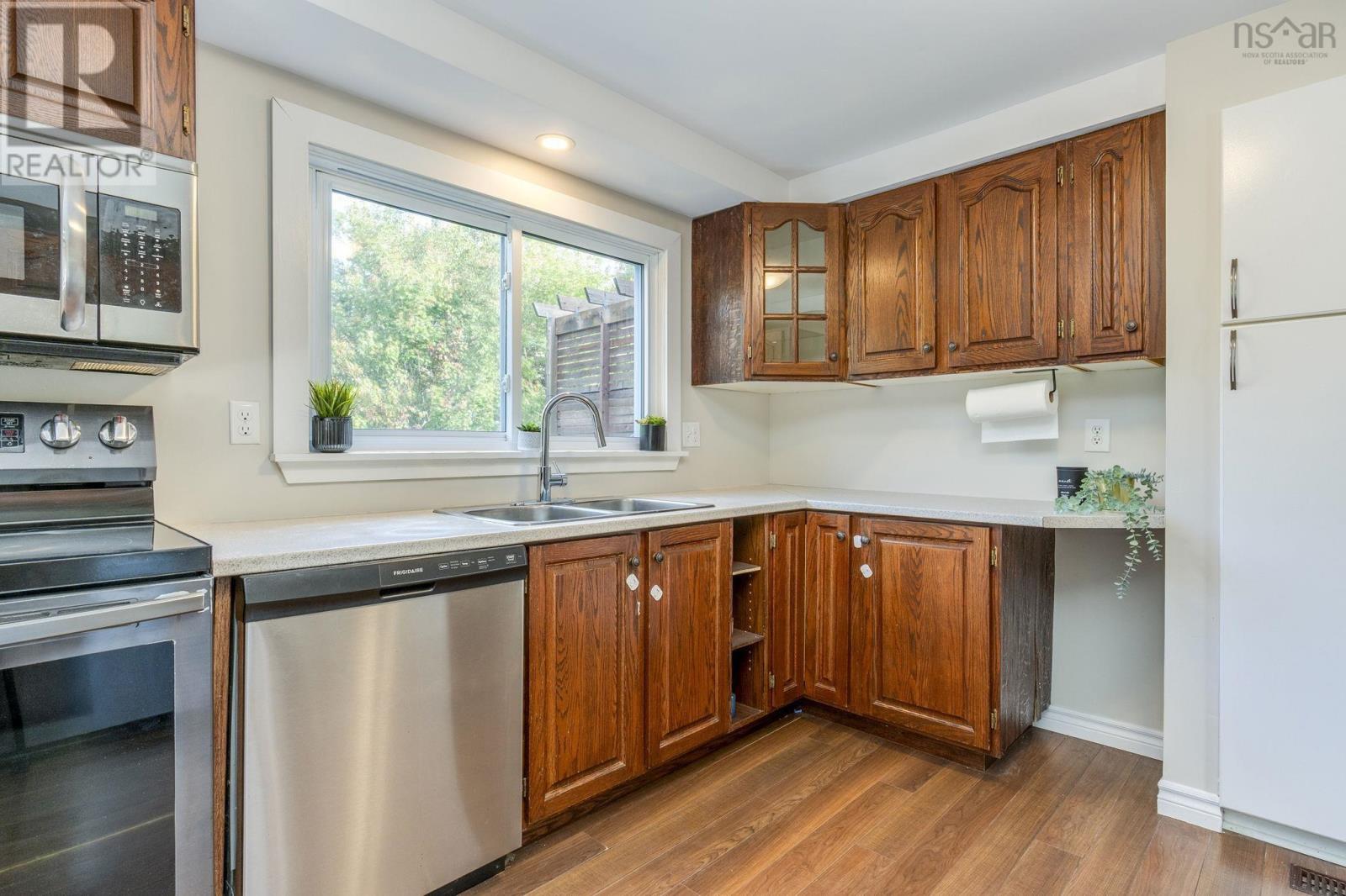 15 Dipper Crescent Property Photo 7