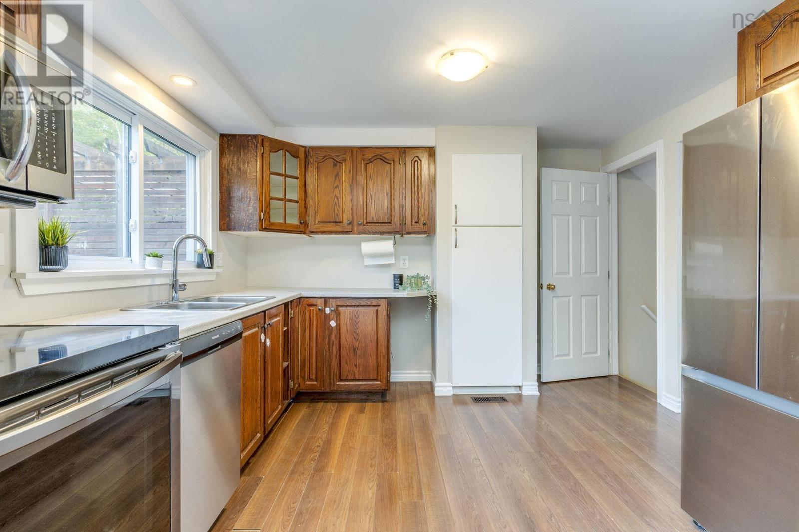 15 Dipper Crescent Property Photo 8