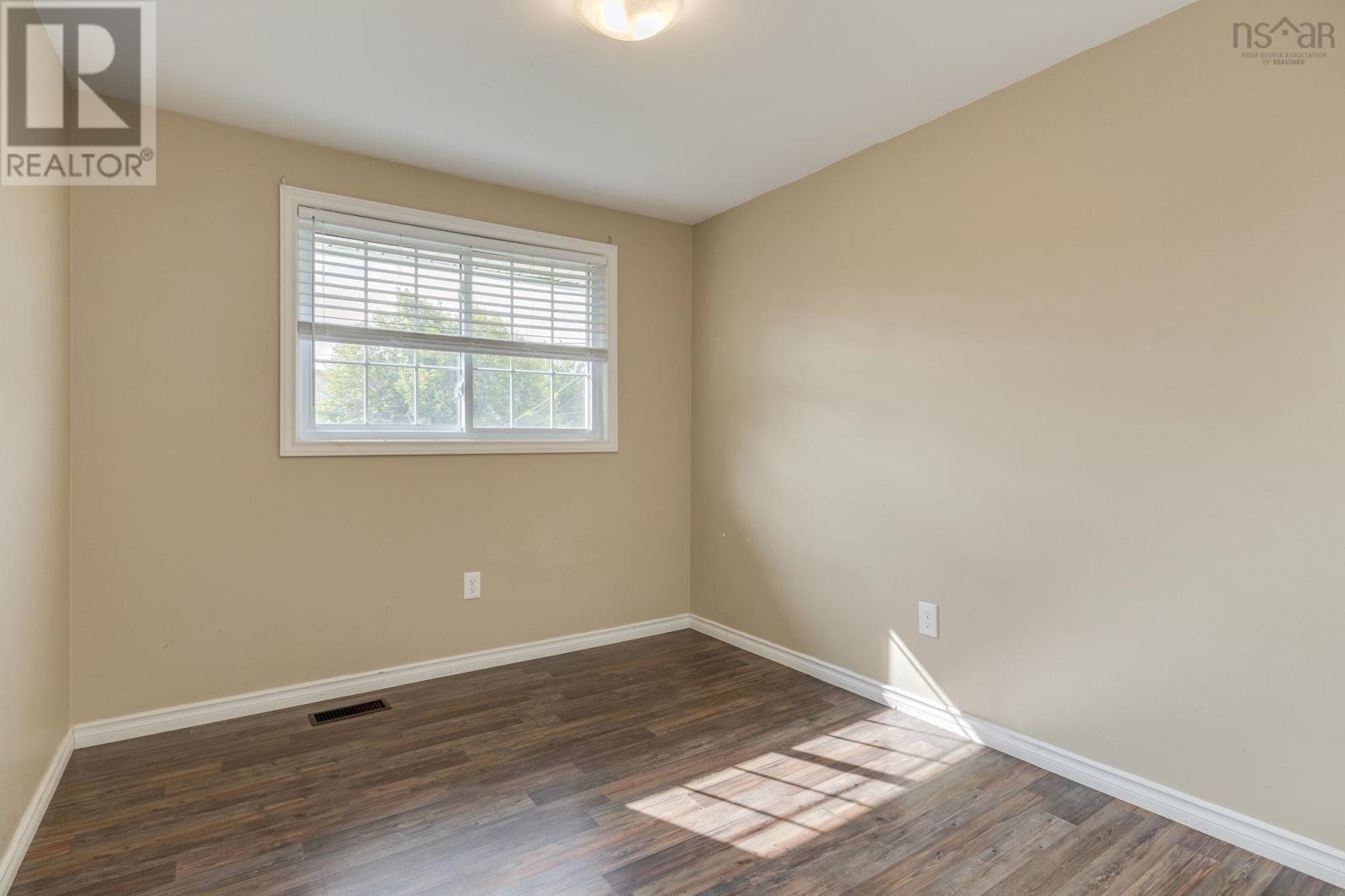 15 Dipper Crescent Property Photo 16