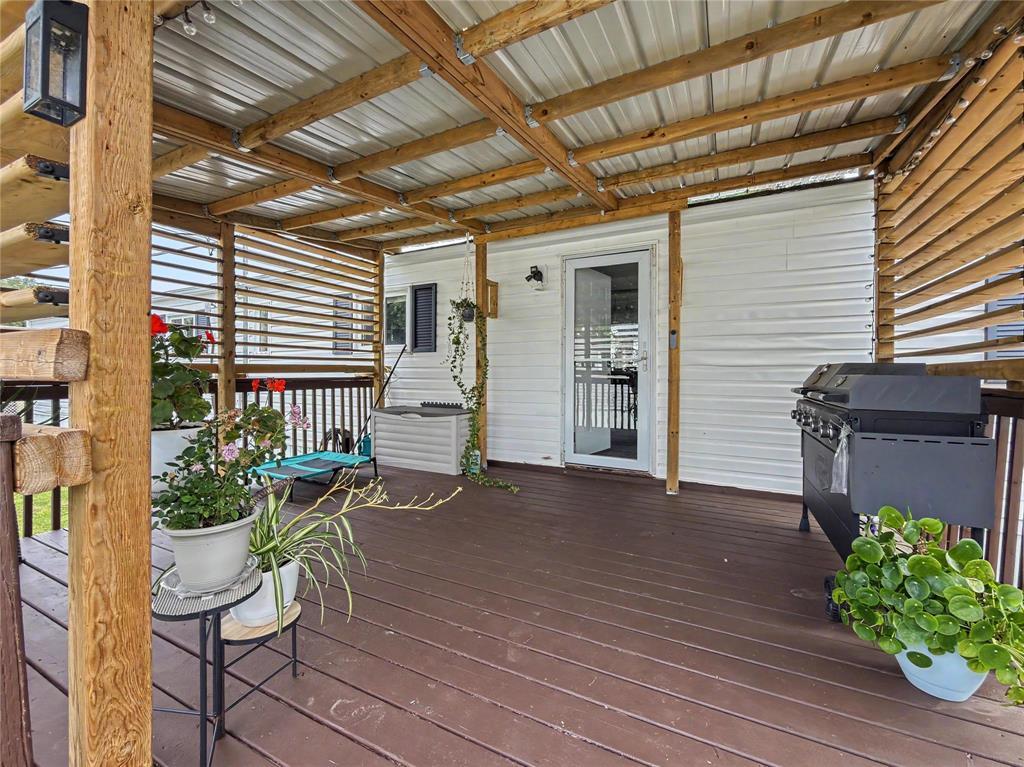 310 Taylor Bay Property Photo 4