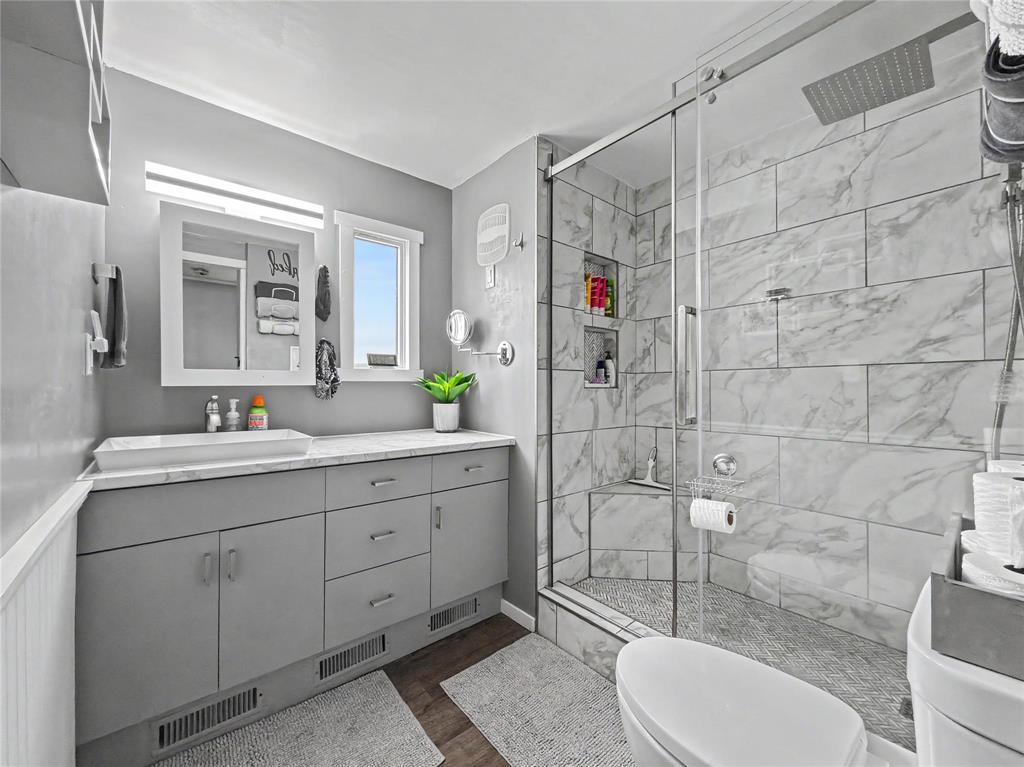 310 Taylor Bay Property Photo 17