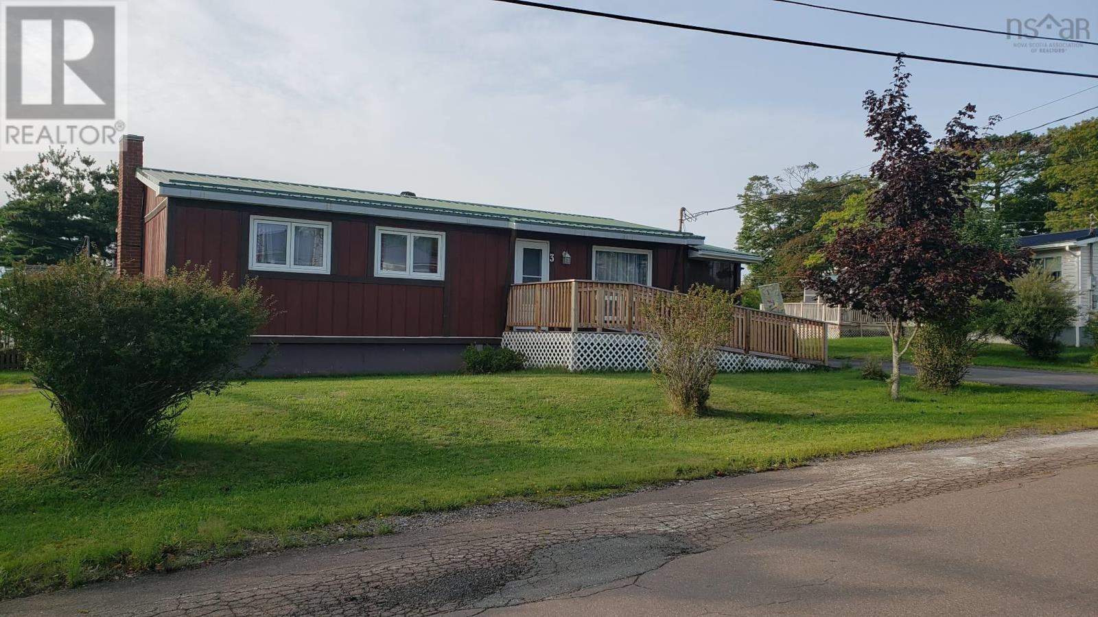 3 Robertson Crescent Property Photo 2