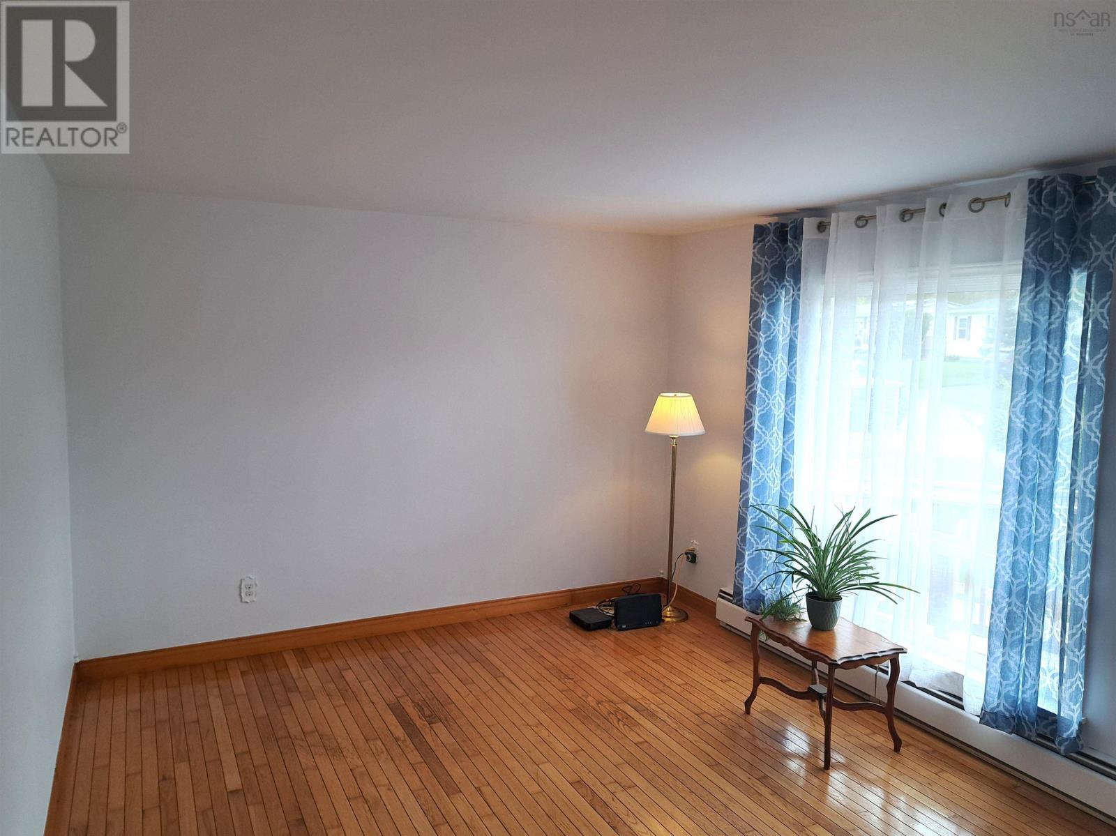 3 Robertson Crescent Property Photo 9