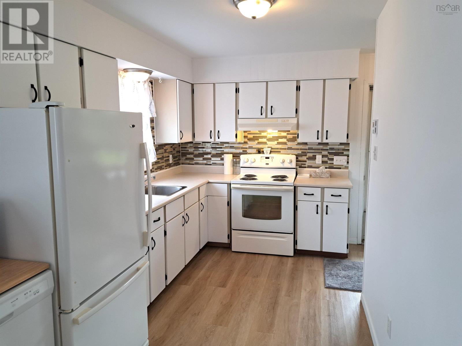 3 Robertson Crescent Property Photo 16