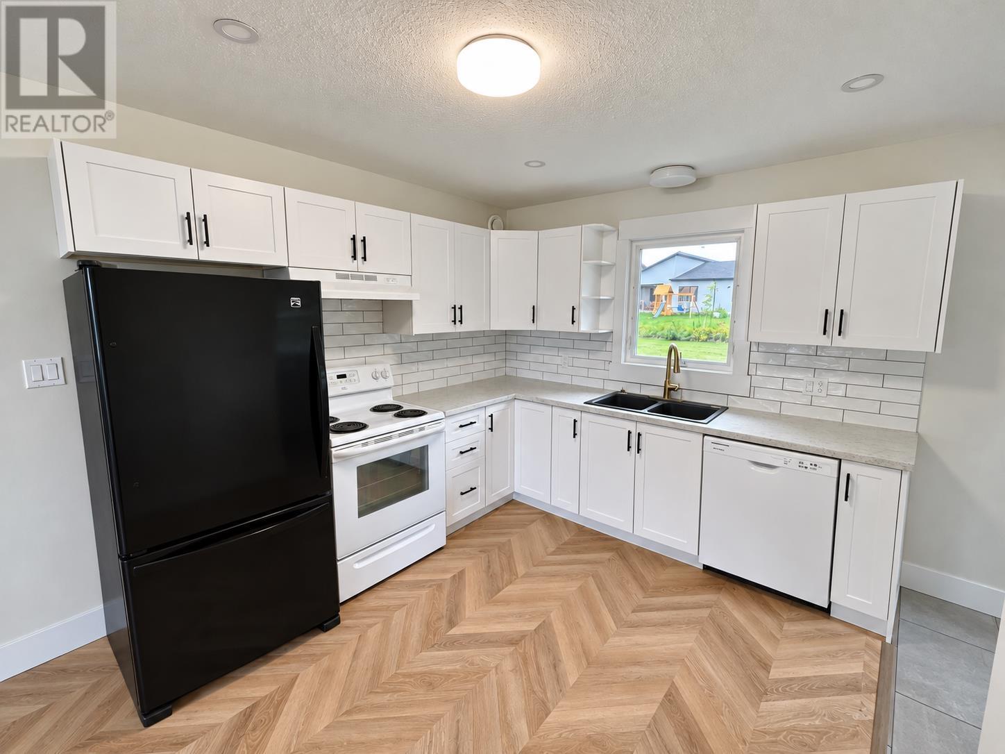 21-23 Thorndale Drive Property Photo 3