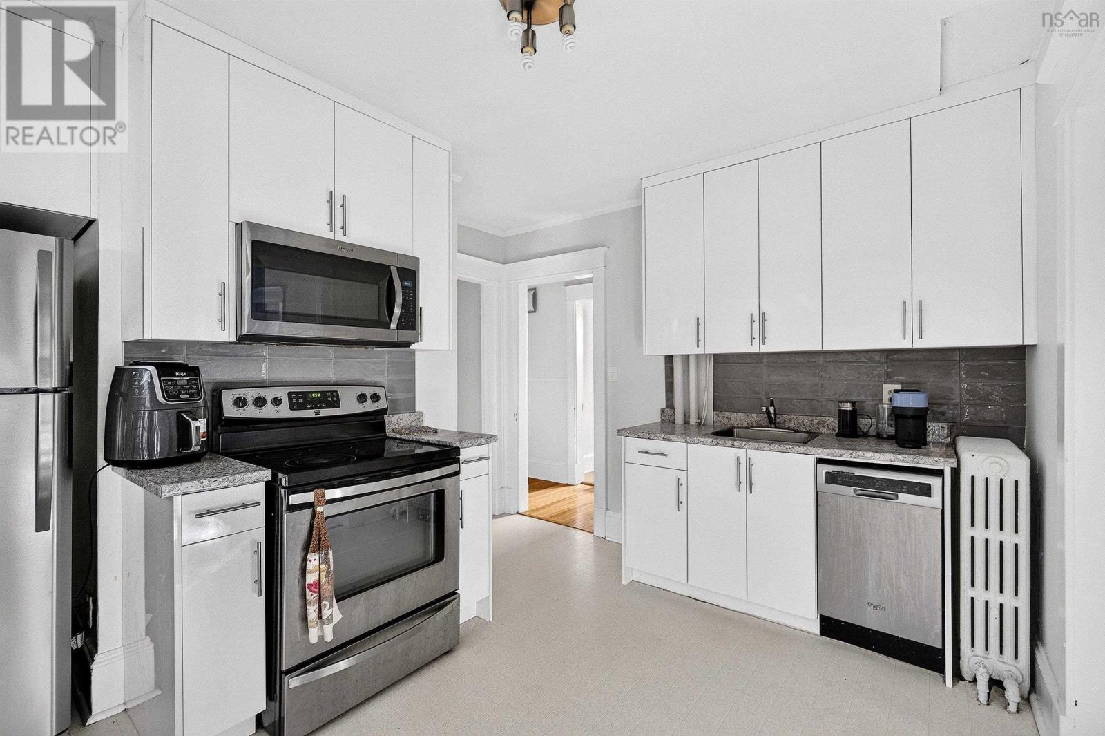 6195/6197 Cedar Street Property Photo 14