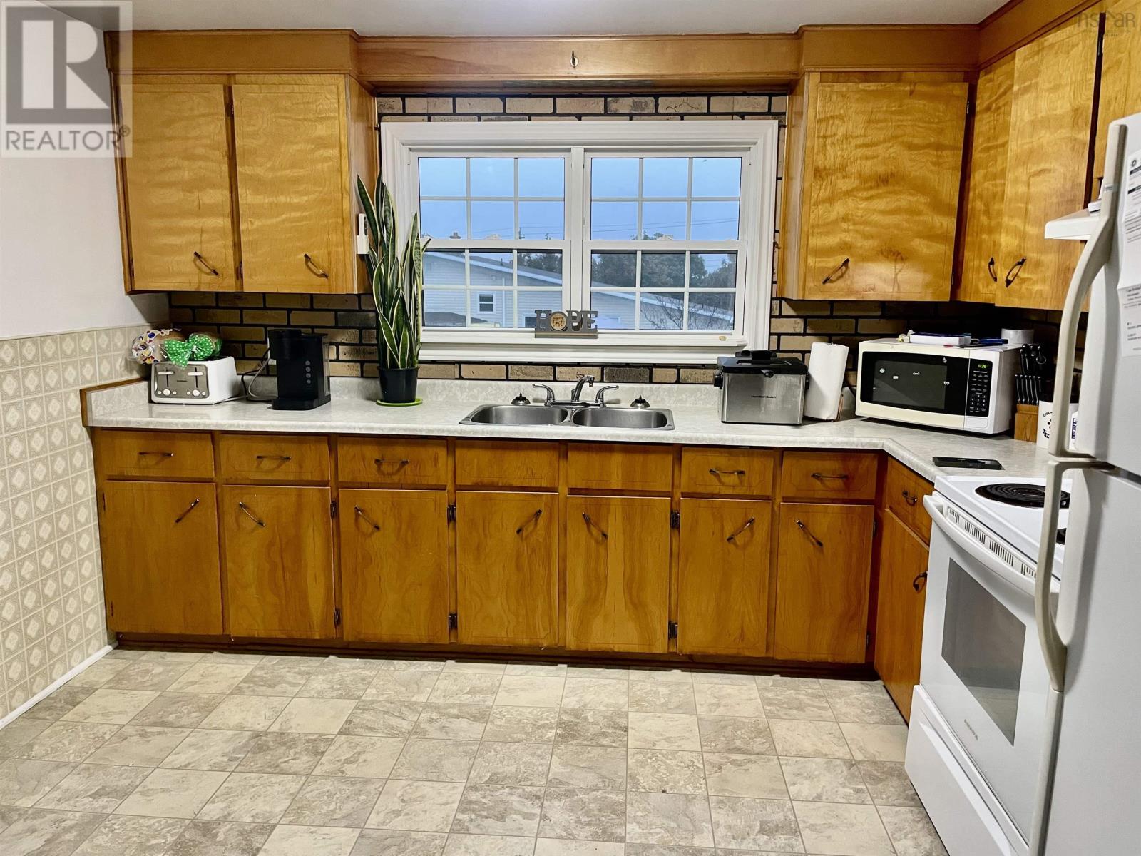 4 Ling Street Property Photo 3