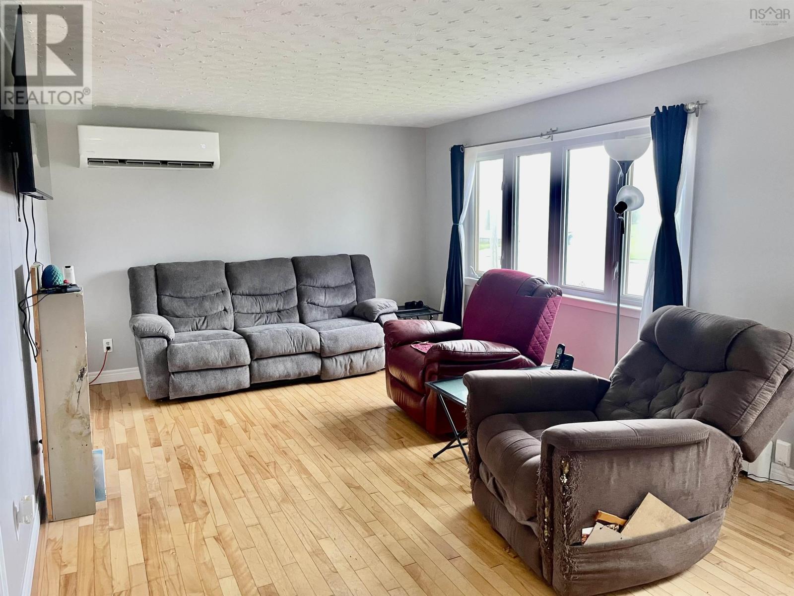 4 Ling Street Property Photo 5