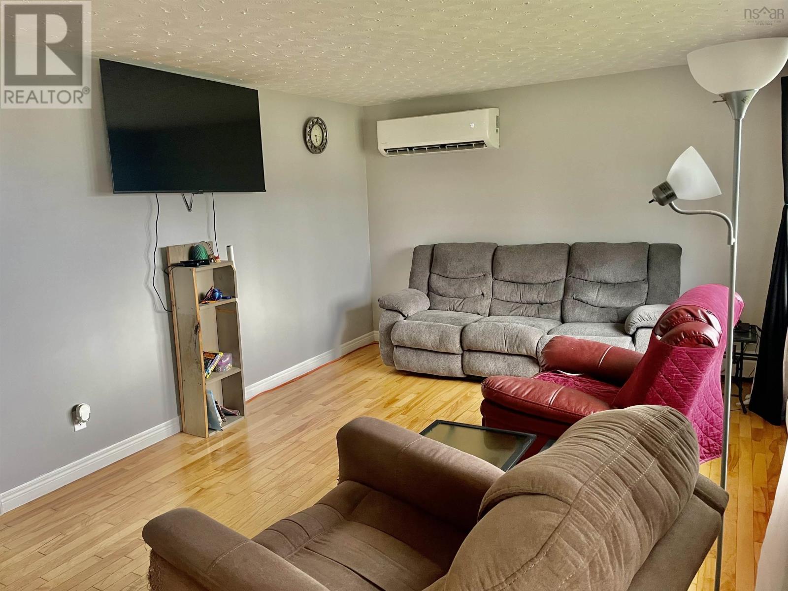 4 Ling Street Property Photo 6