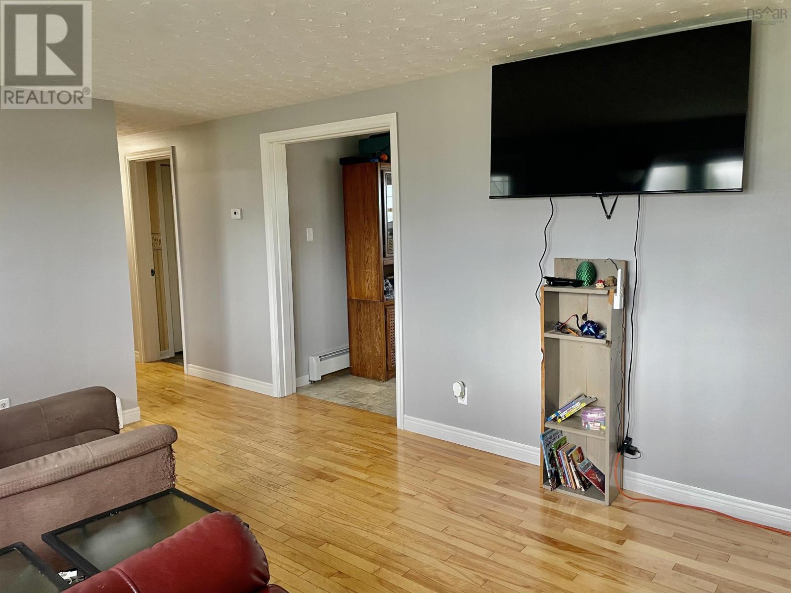 4 Ling Street Property Photo 7