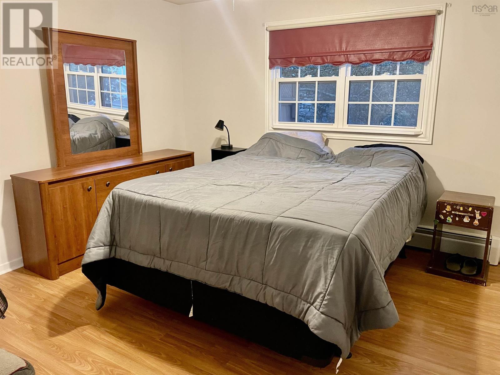 4 Ling Street Property Photo 8