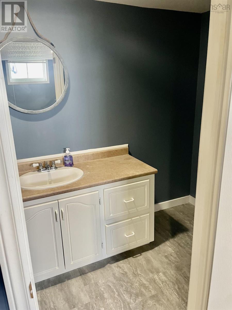4 Ling Street Property Photo 22