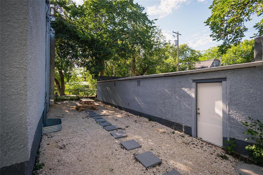 220 Guelph Street Property Photo 7