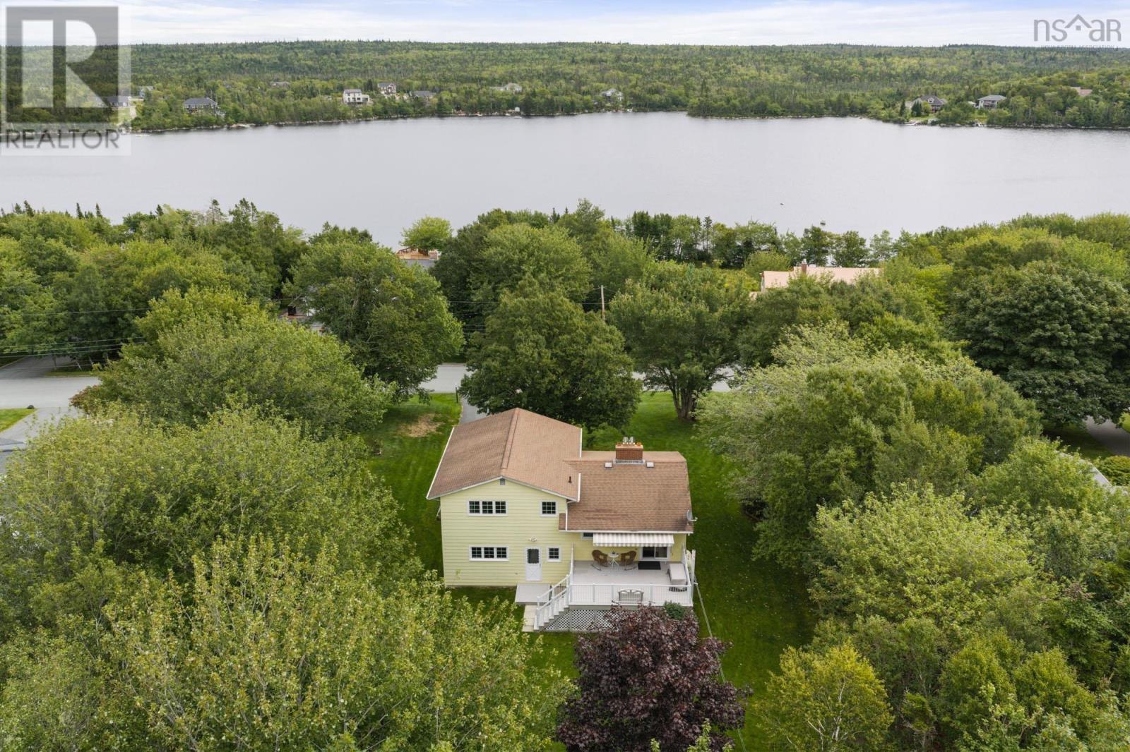 18 Lakewood Drive Property Photo 3