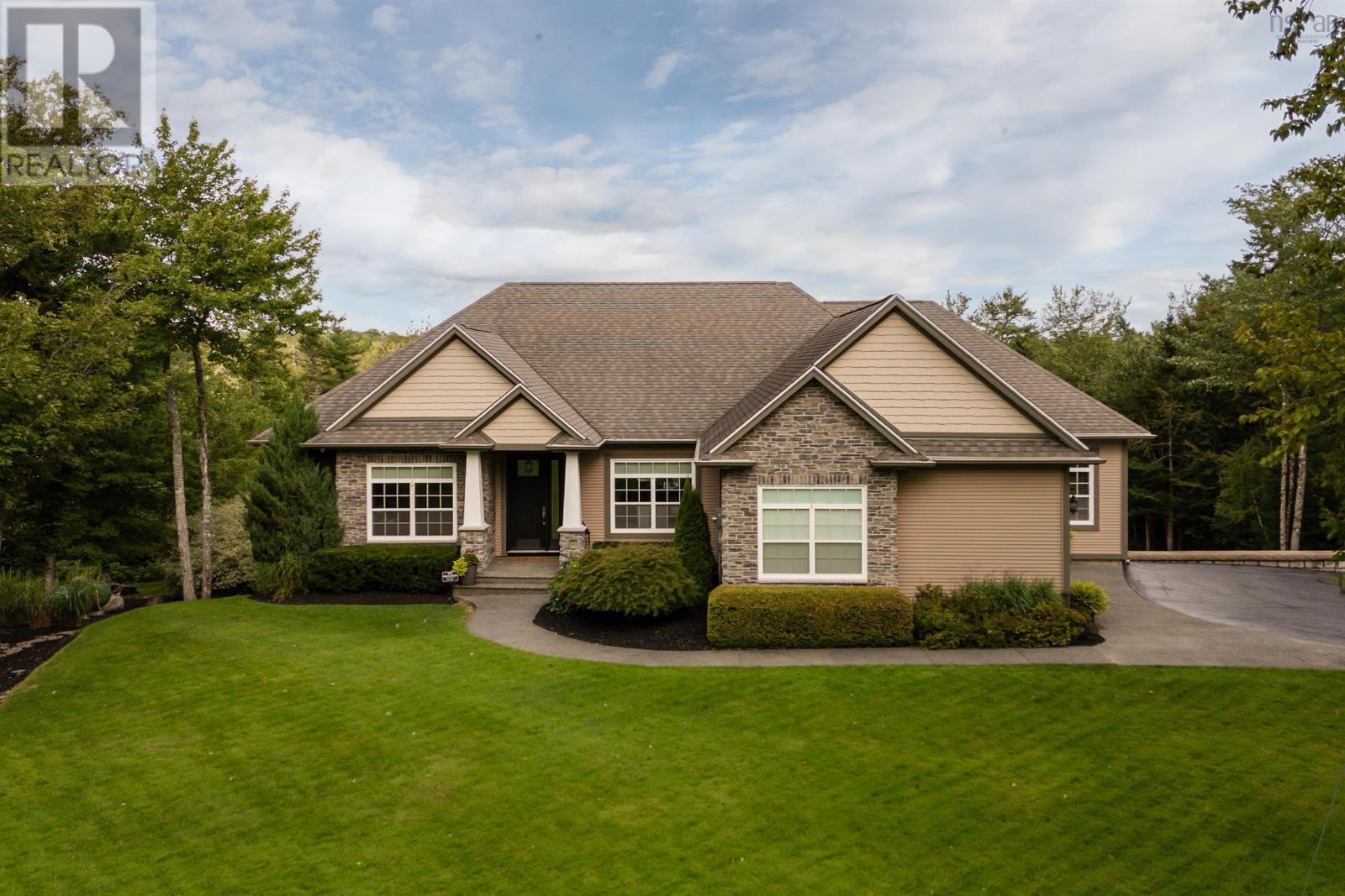 279 Aberdeen Drive Property Photo 1