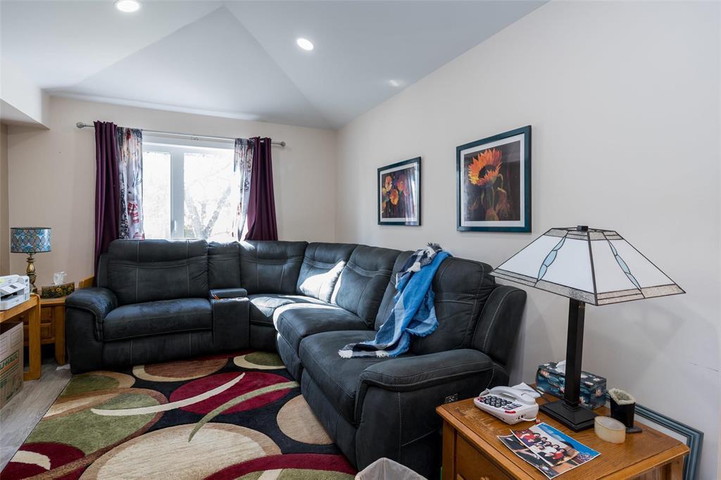 1009 Manitoba Avenue Property Photo 5