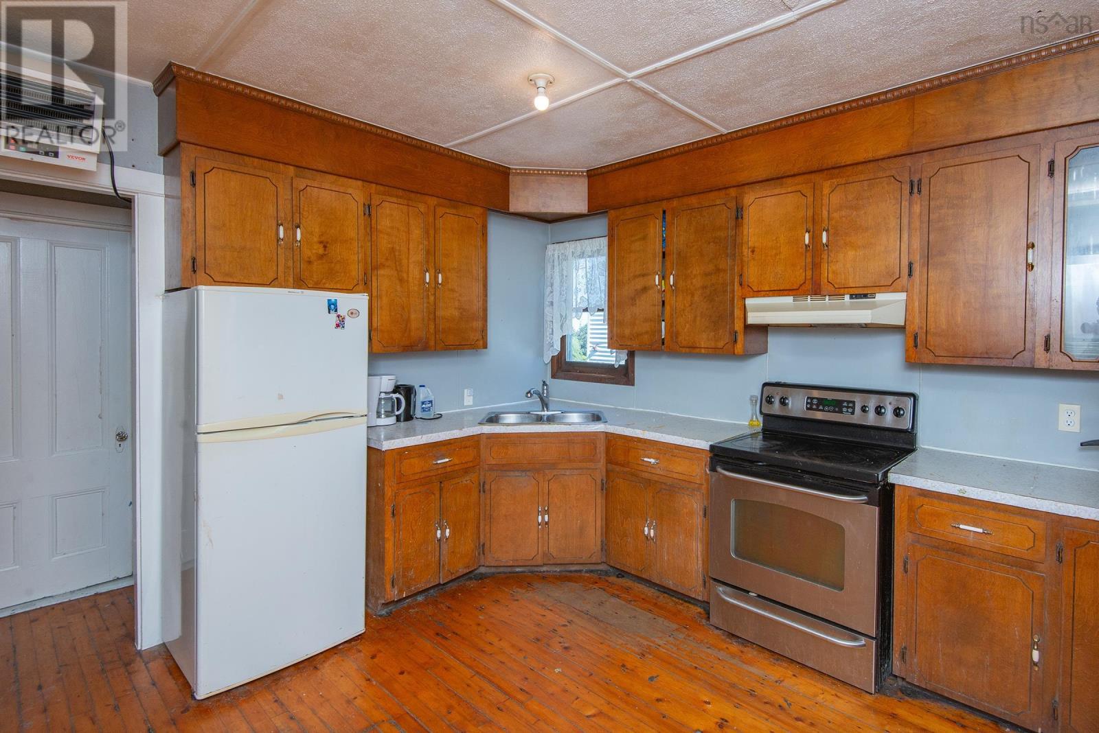 8189 Highway 1 Property Photo 7