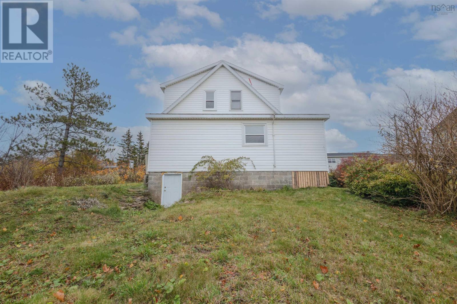 214 Alexandra Street Property Photo 6