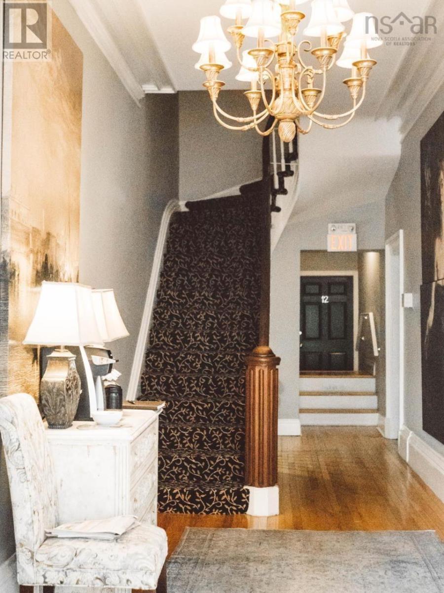 1266 Queen Street Property Photo 5