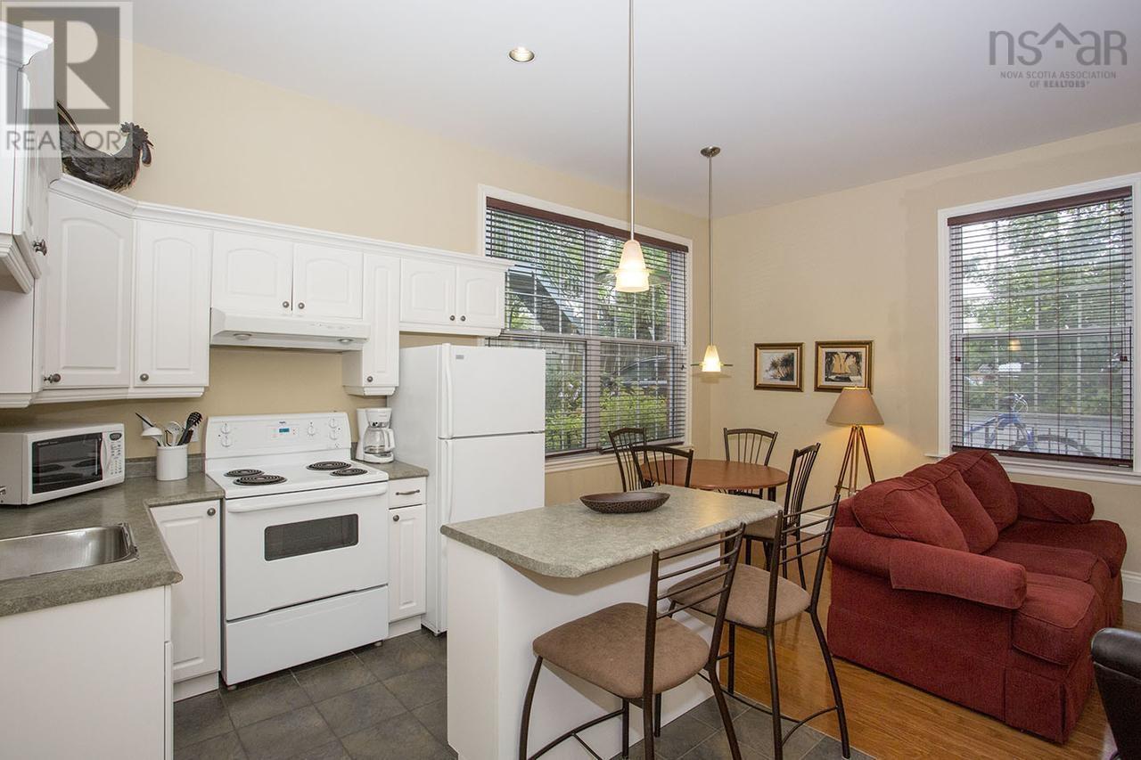 1266 Queen Street Property Photo 6