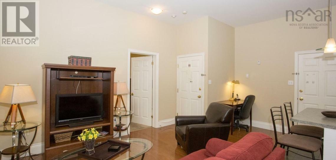 1266 Queen Street Property Photo 8