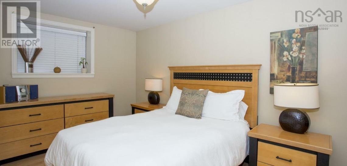 1266 Queen Street Property Photo 9