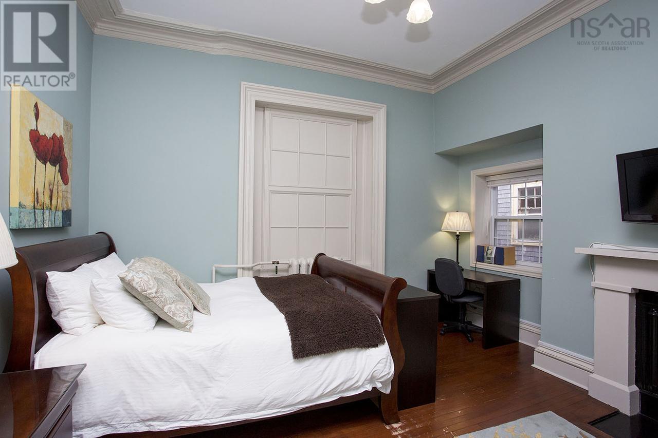 1266 Queen Street Property Photo 10