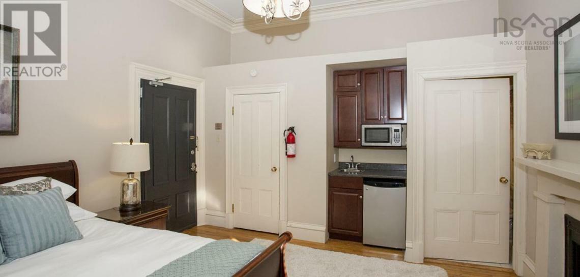1266 Queen Street Property Photo 12