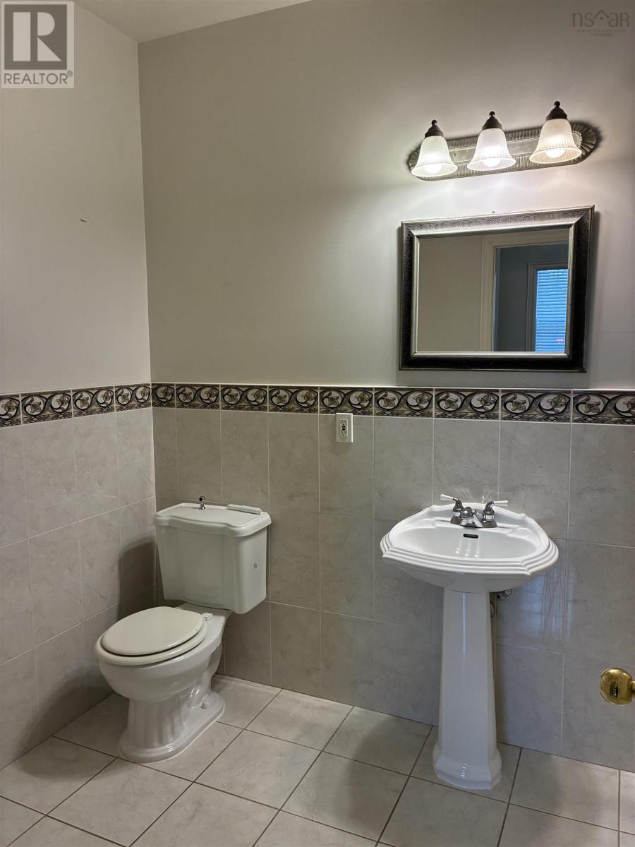 1266 Queen Street Property Photo 13