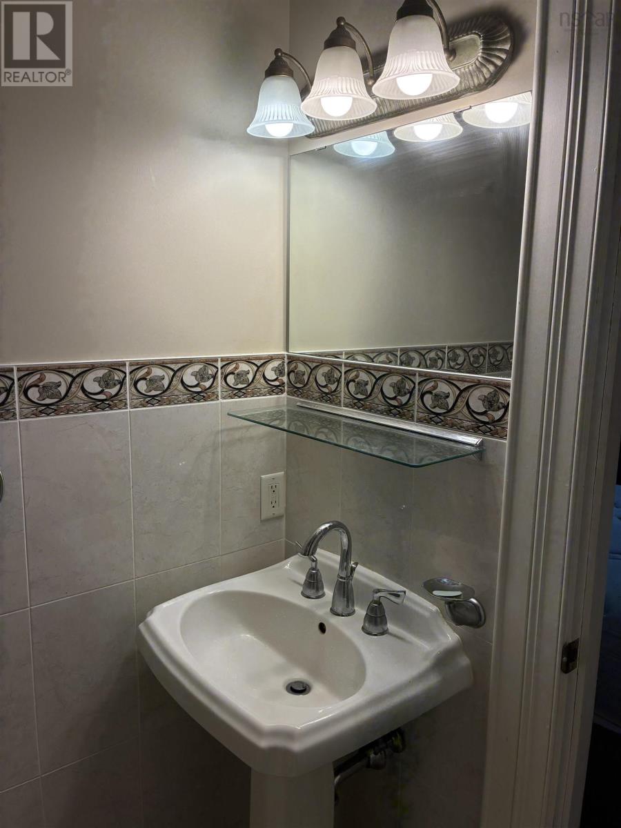 1266 Queen Street Property Photo 21