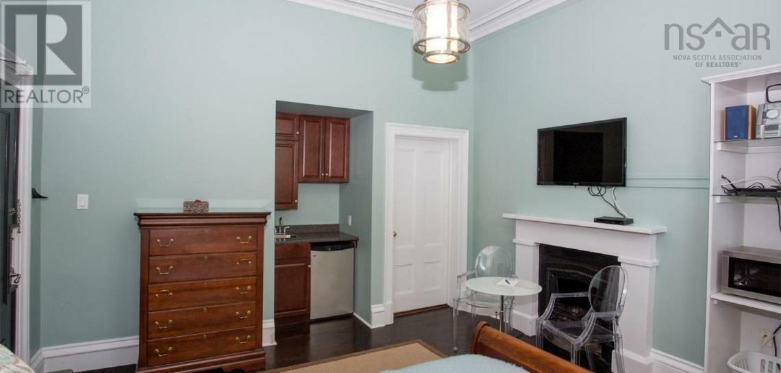 1266 Queen Street Property Photo 23