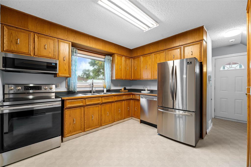 52 Whitehall Boulevard Property Photo 10