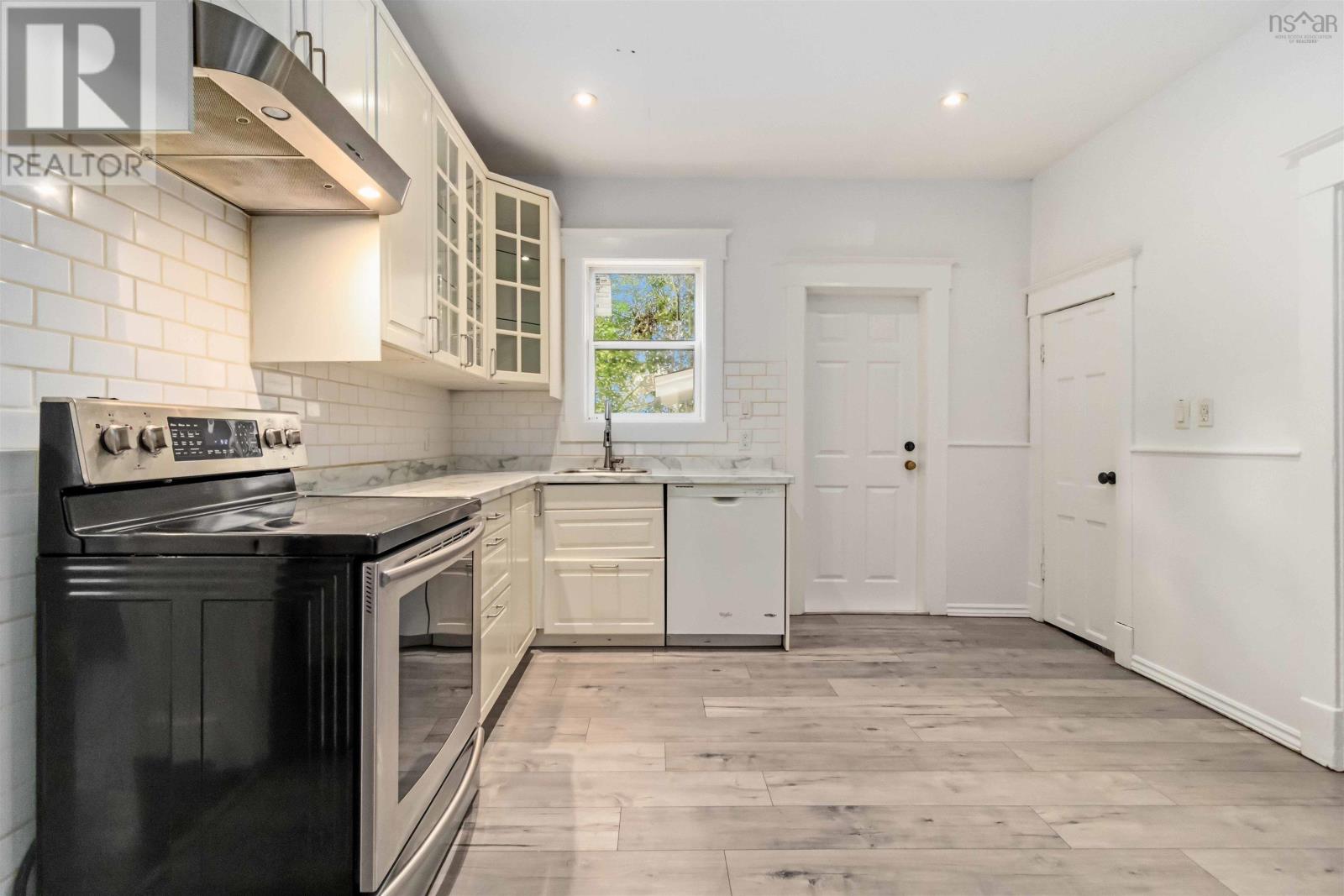 8 Franklyn Street Property Photo 4