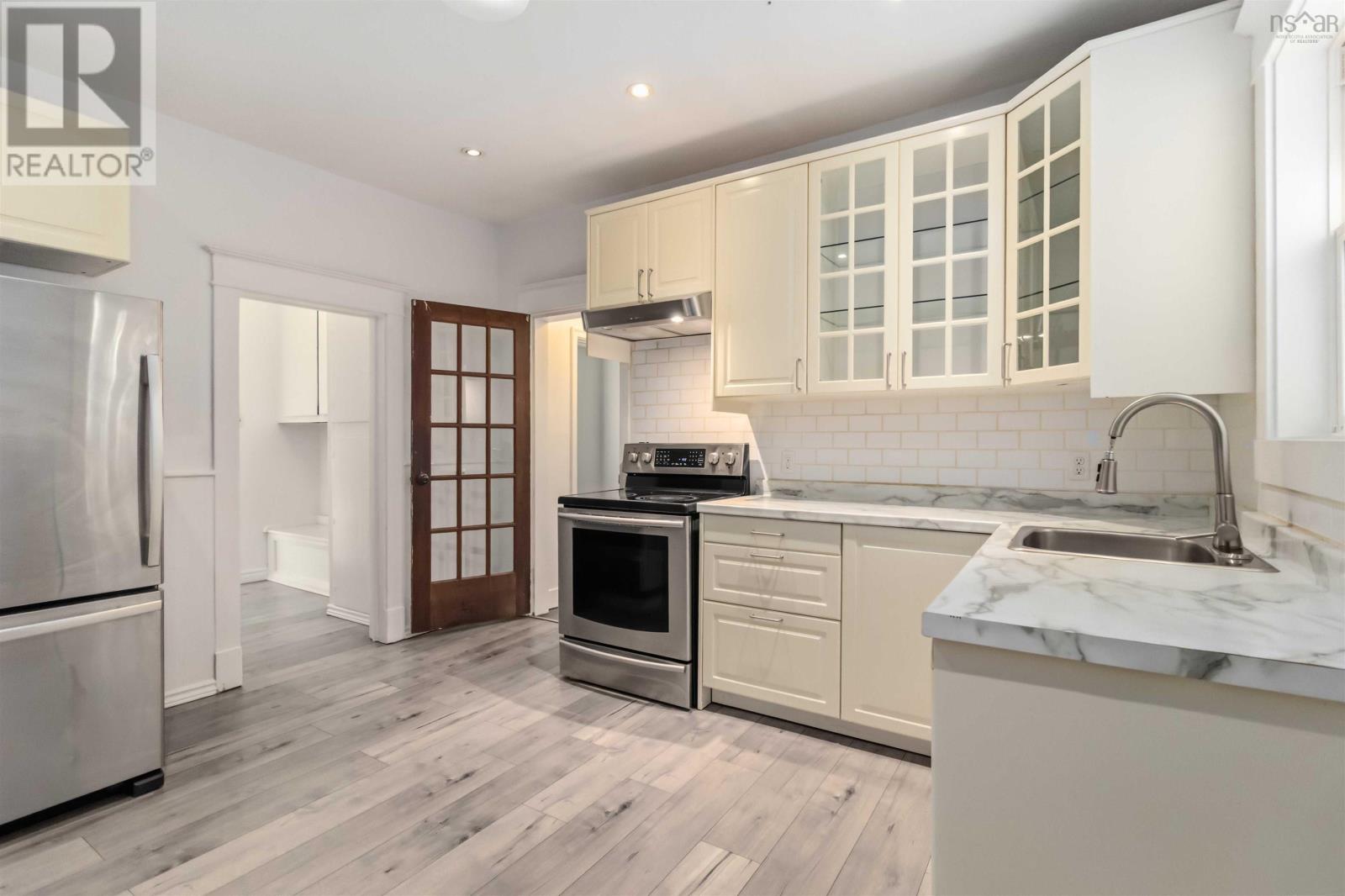 8 Franklyn Street Property Photo 5