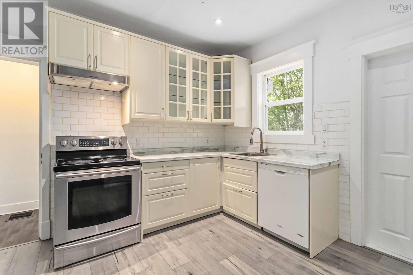 8 Franklyn Street Property Photo 6