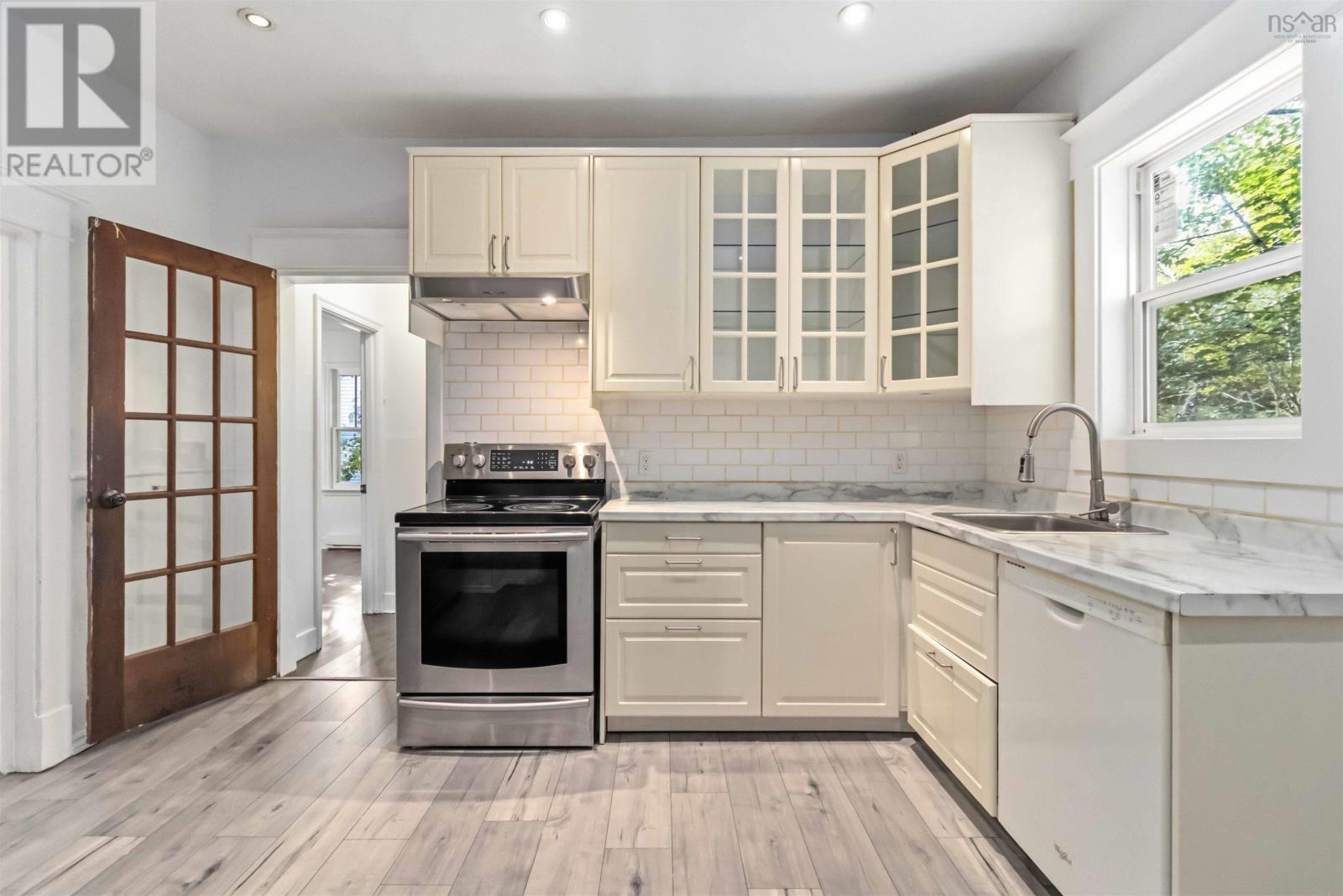 8 Franklyn Street Property Photo 7