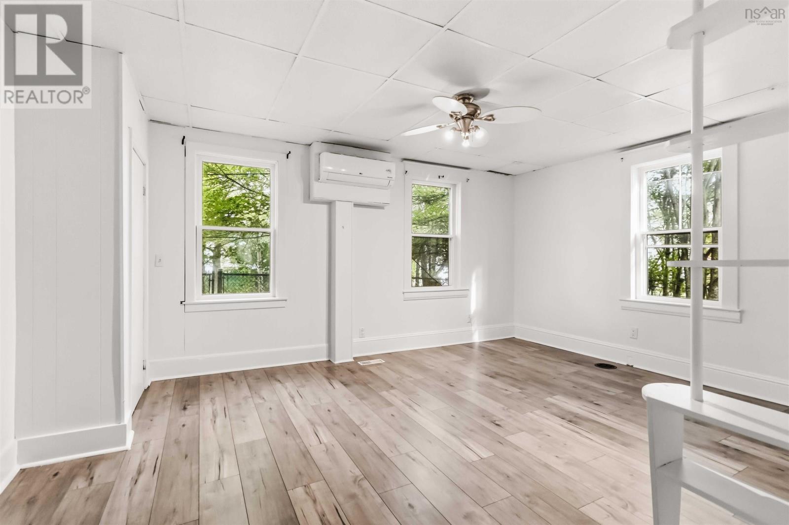 8 Franklyn Street Property Photo 9