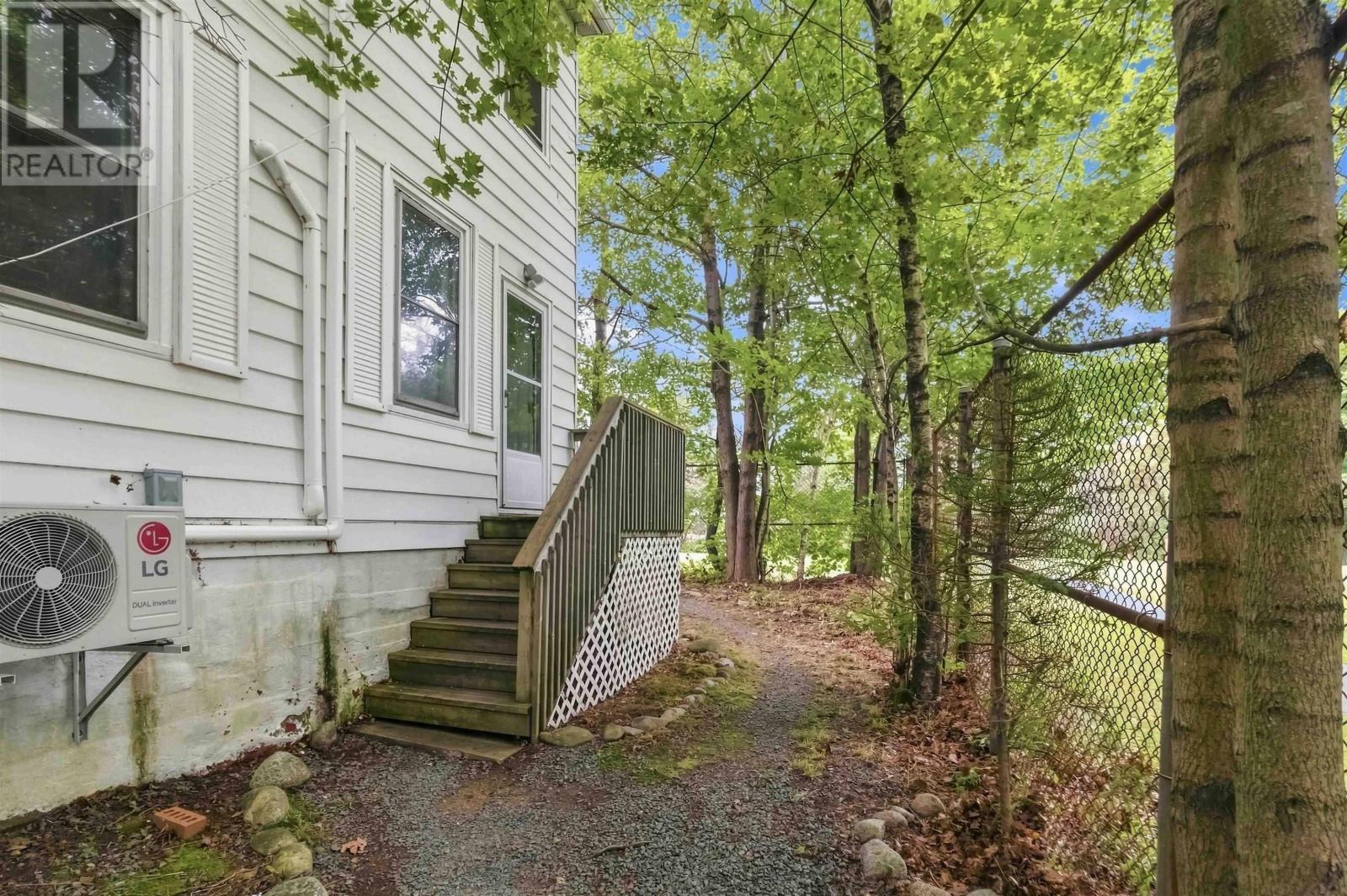 8 Franklyn Street Property Photo 19