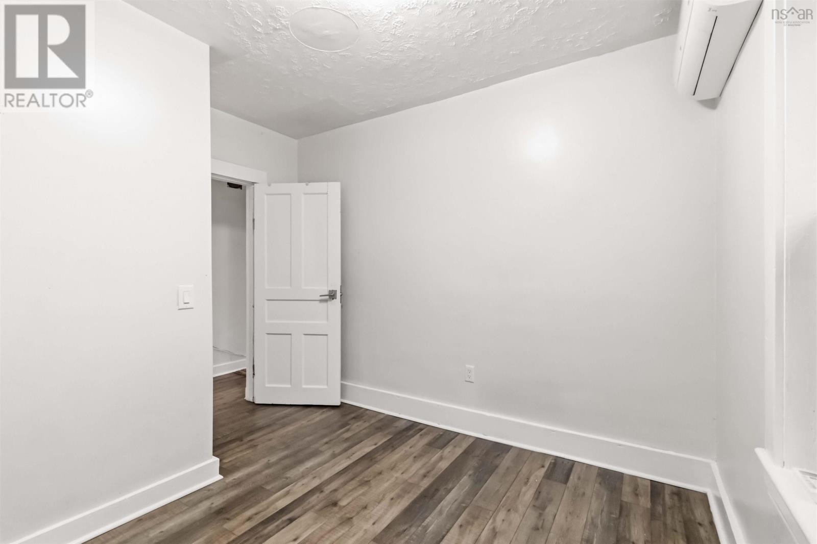 8 Franklyn Street Property Photo 27