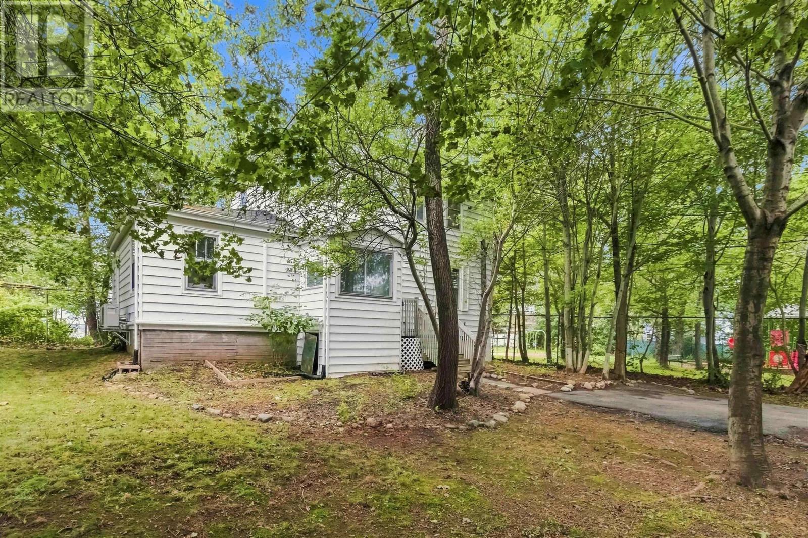 8 Franklyn Street Property Photo 32