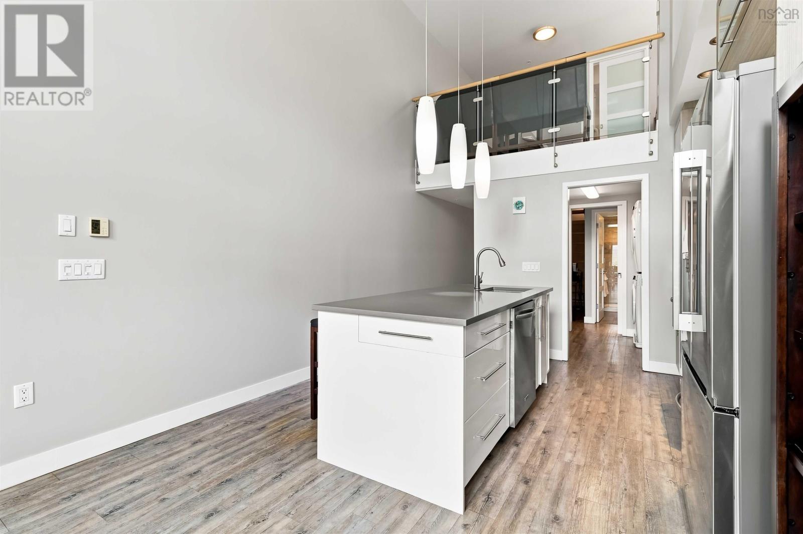 213 5662 Roberts Street Property Photo 10