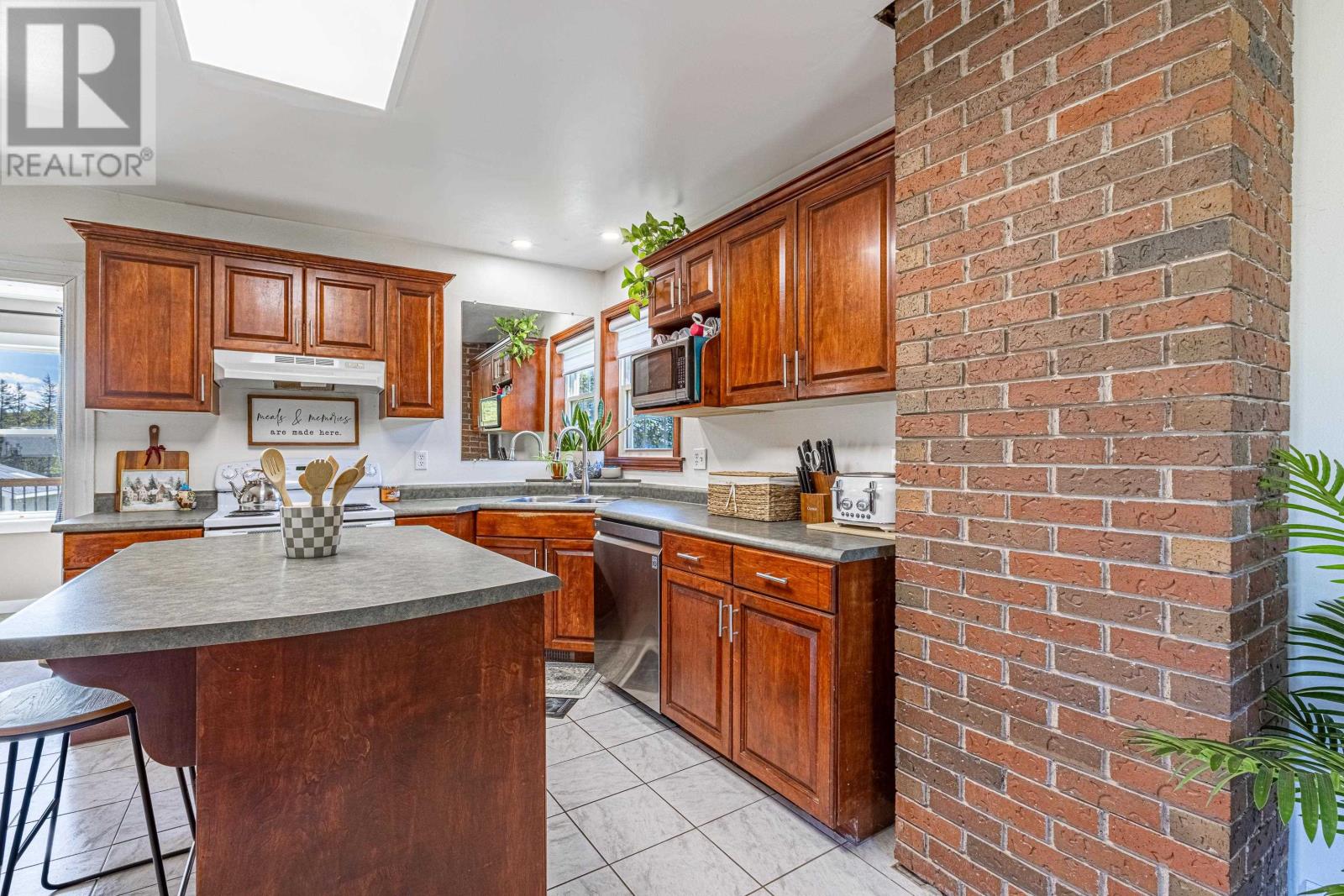 34 Little Street Property Photo 8
