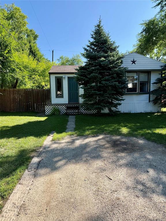 233 Meadows Crescent Property Photo 2